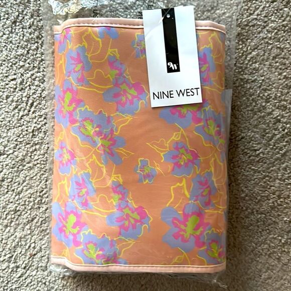 🌸HP🌸Nine West Hanging Travel Organizer! - Picture 3 of 6
